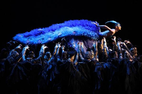 'Khổng tước' Dương Lệ Bình sải cánh tại Thủ đô khiến khán giả mê đắm