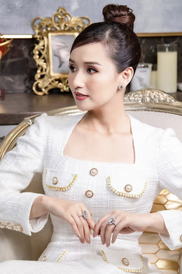 https://static-images.vnncdn.net/vps_images_publish/000001/000003/2026/3/9/la-thanh-huyen-001-1426.jpg