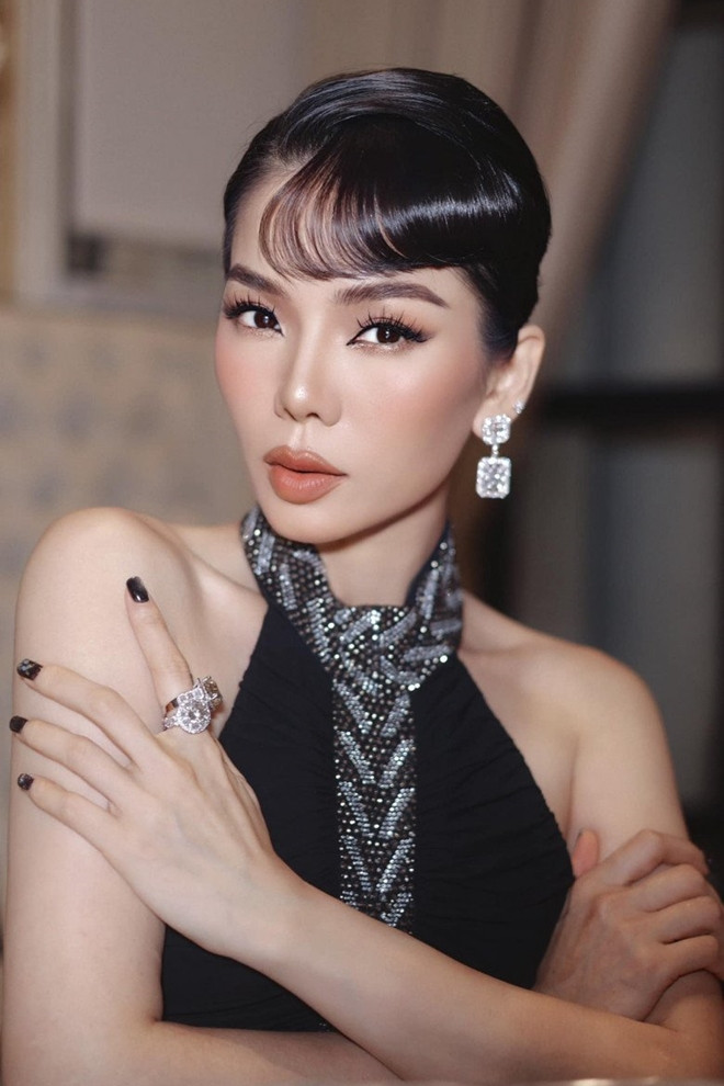 https://static-images.vnncdn.net/vps_images_publish/000001/000003/2026/3/9/le-quyen-002-1416.jpg