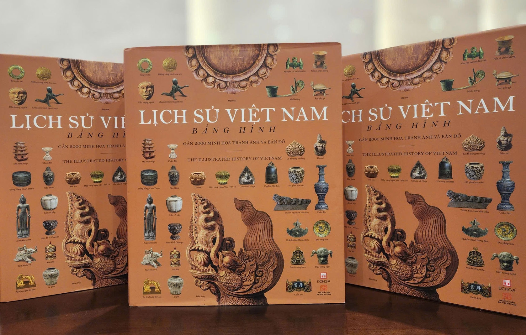 'Lịch sử Việt Nam bằng hình', 'Mưa đỏ' giành Giải thưởng Sách Quốc gia