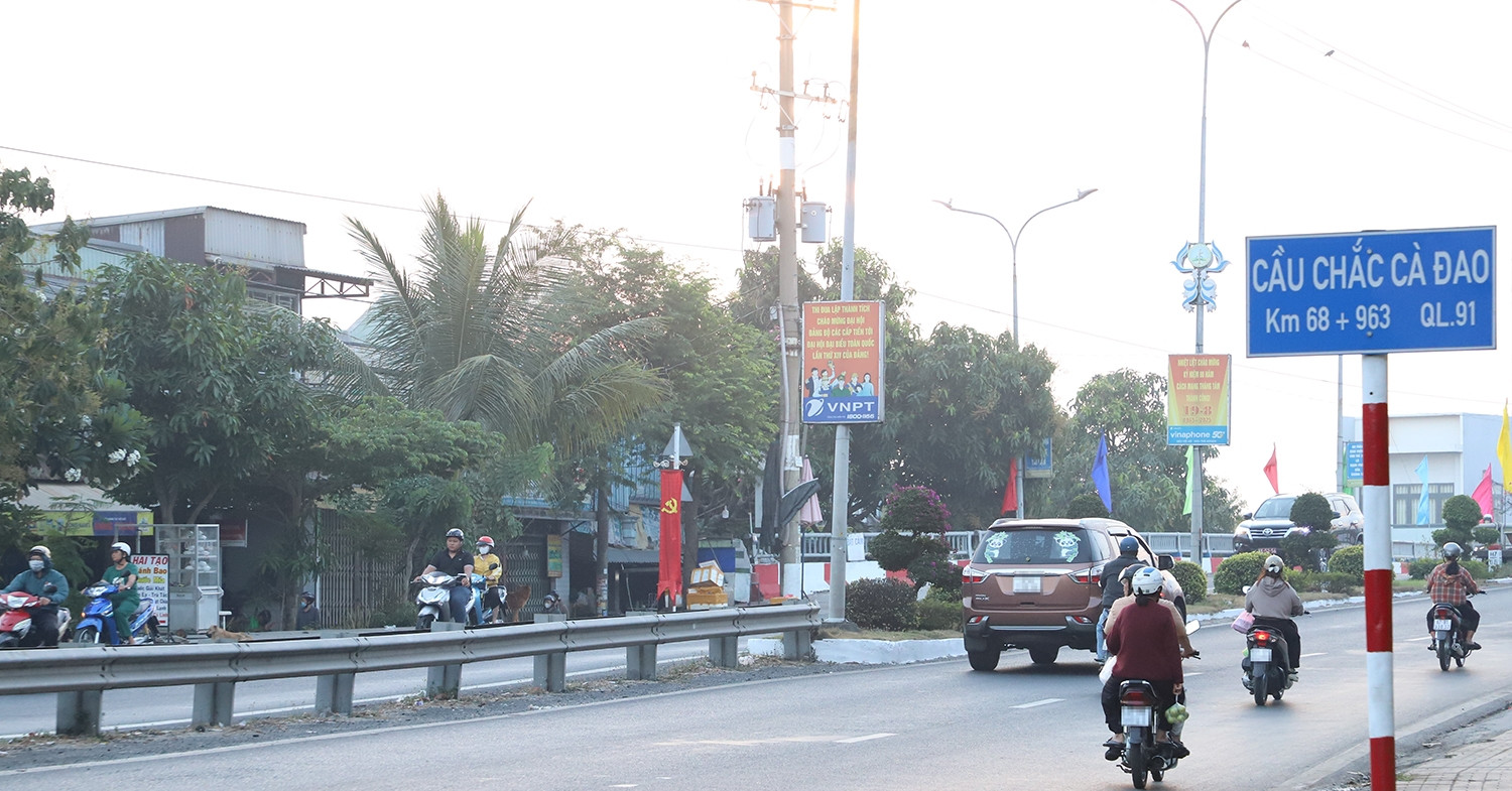 Những cây cầu mang tên độc lạ ở miền Tây, có cái khiến người nghe 'đỏ mặt'