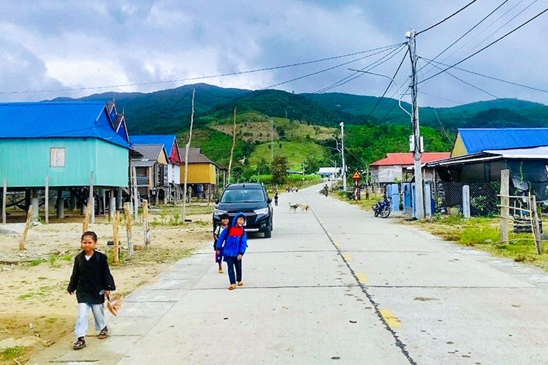 Niềm vui an cư của người Chăm Hroi ở vùng đất mới