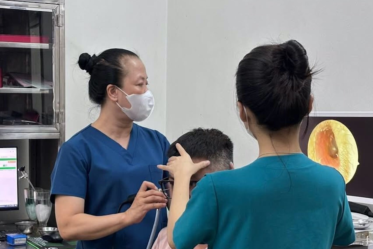 Viêm tai giữa vỡ mủ, thủng màng nhĩ có tự lành được không?