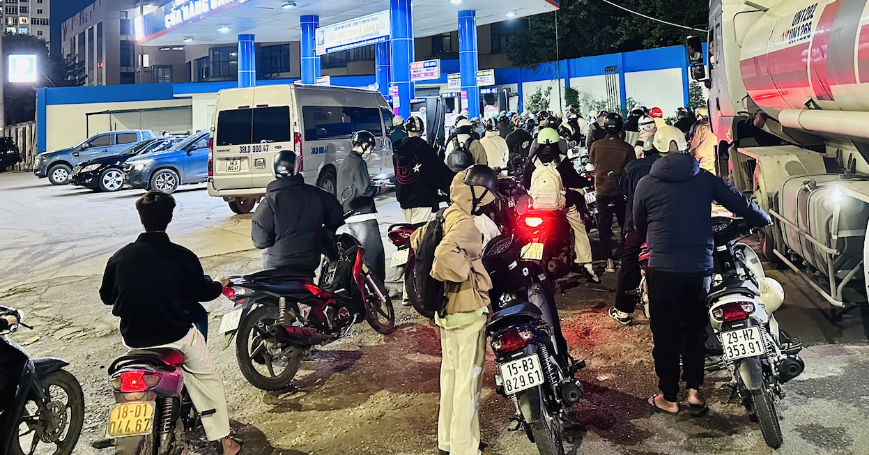 Xăng dầu biến động, Bộ Công Thương gợi ý khuyến khích dùng xe điện, làm việc online