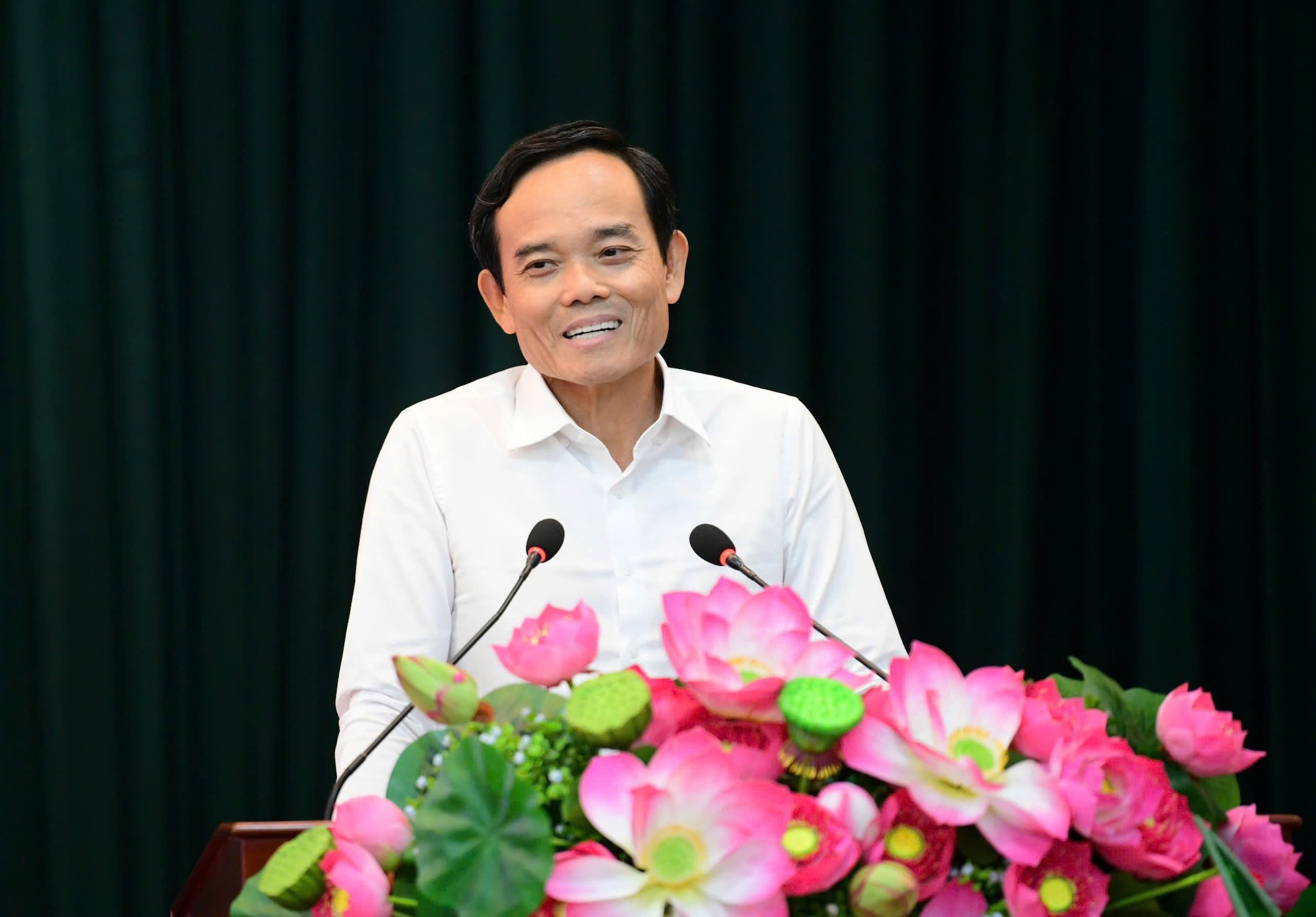 Bí thư Trần Lưu Quang cảnh báo nguy cơ từ không gian mạng với giới trẻ tại tiếp xúc cử tri