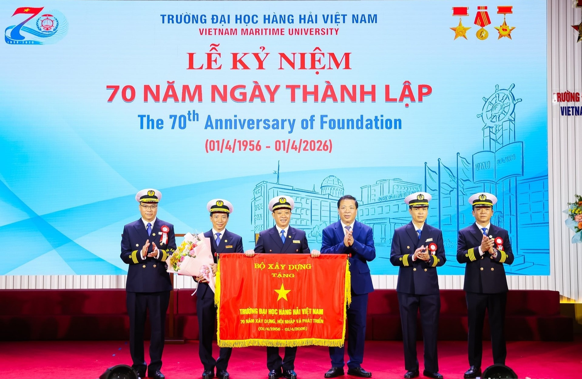 70 nam hang hai1.jpg
