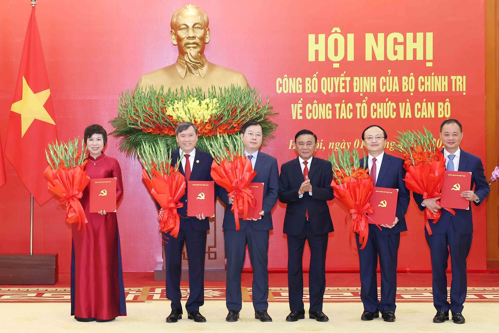 Bộ Chính trị quyết định công tác tổ chức và cán bộ với 5 cơ quan