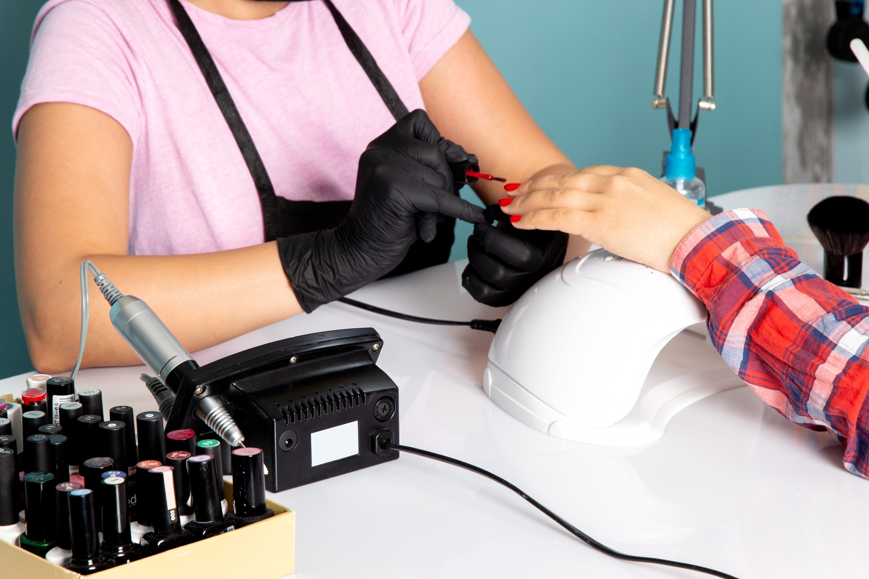 Chồng trưởng phòng nằng nặc ép vợ nghỉ việc, bán chung cư đi xuất khẩu lao động