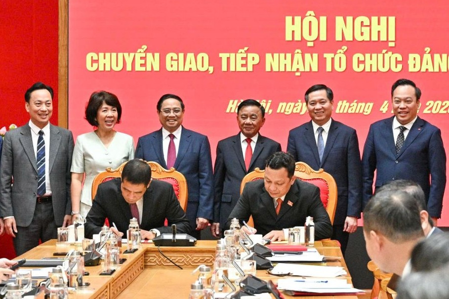 Chuyển giao và tiếp nhận 5 tổ chức đảng về Đảng ủy các cơ quan Đảng Trung ương