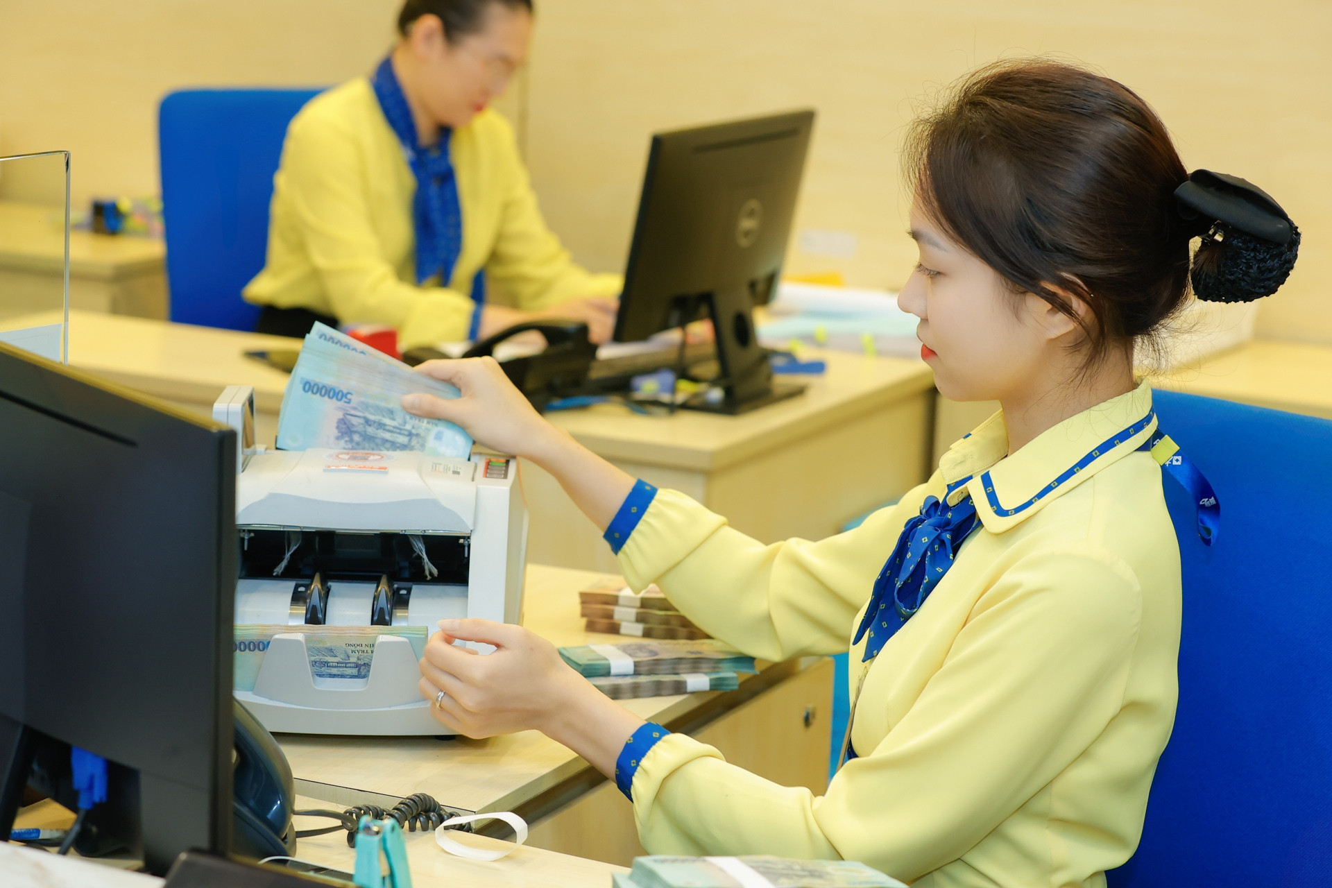  Dồn dập tăng lãi suất tiết kiệm: Ngân hàng mạnh tay trả lãi trên 7% 6 tháng ngày càng nhiều 