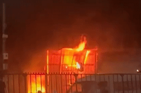 Hiện trường nhà cháy, 3 người mắc kẹt giữa đêm, lửa bùng lại giữa trưa ở TPHCM