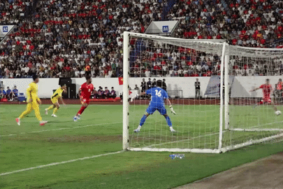 HLV Kim Sang Sik và Xuân Son nói gì sau chiến thắng trước Malaysia?