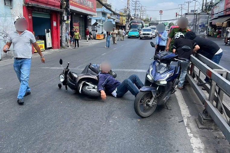 Khởi tố 2 người ẩu đả giữa phố do mâu thuẫn khi tham gia giao thông