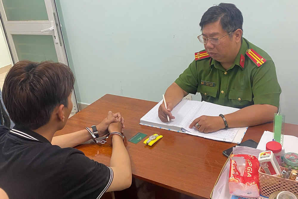 Nam thanh niên 29 tuổi đến nhà bạn gái rồi ‘cuỗm’ đồng hồ Rolex