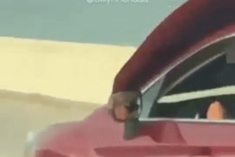 Nắp capo bật ngửa che kính lái, tài xế xe Subaru 'mù đường' vẫn phóng như bay