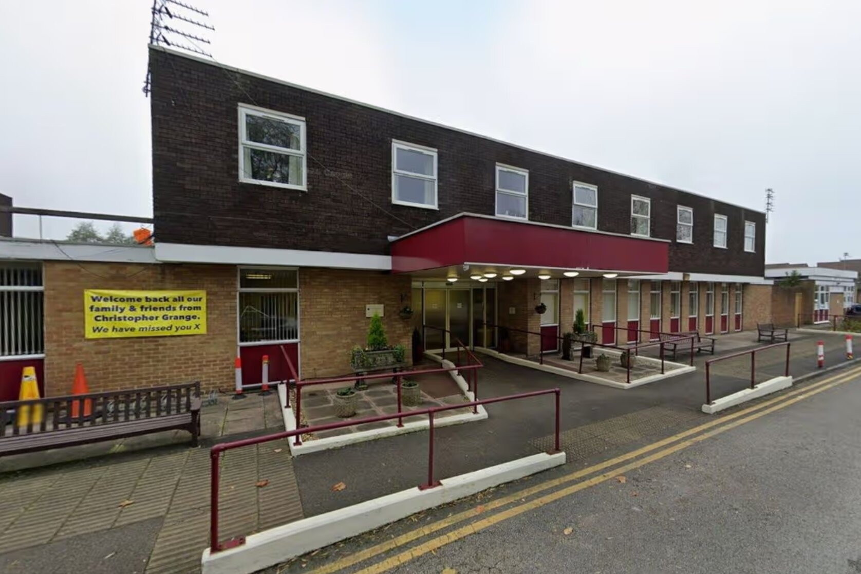 Người già bị bỏ đói, tháng tắm 1 lần tại viện dưỡng lão gây phẫn nộ