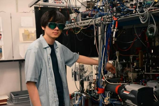 Nhà vật lý lượng tử 30 tuổi rời châu Âu, về nước làm phó giáo sư đại học