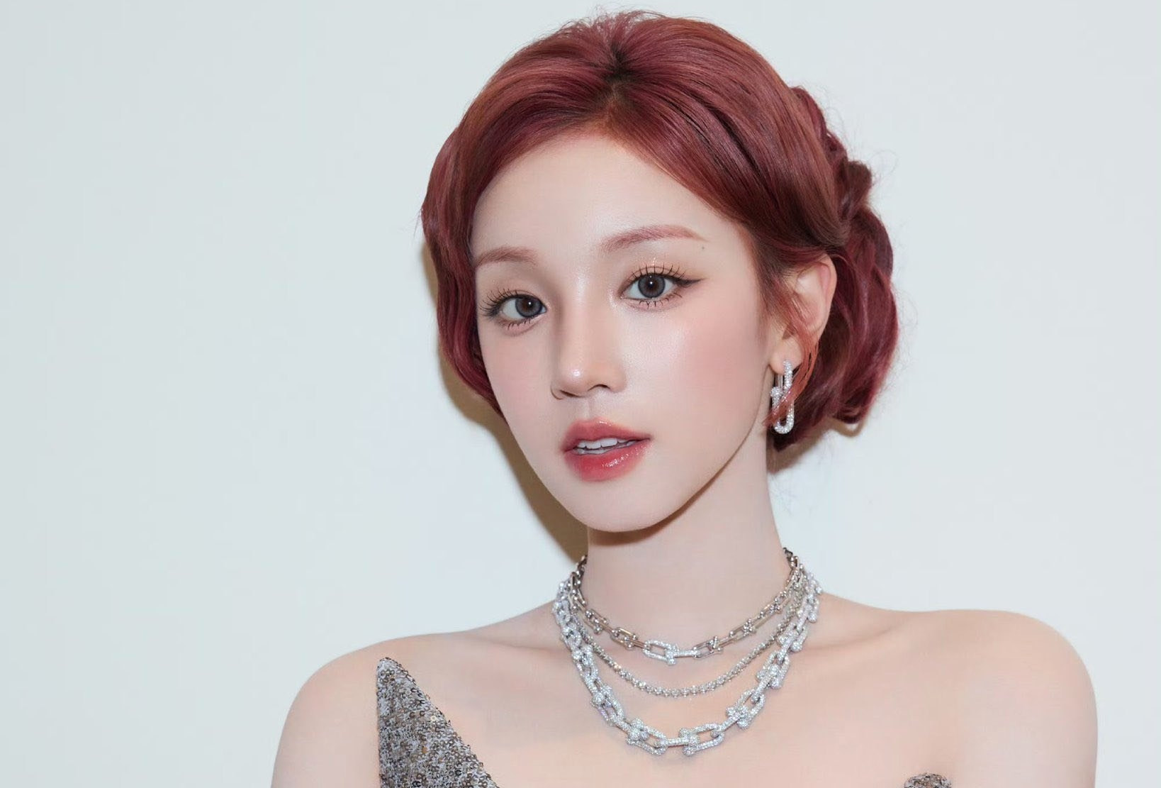 Nữ ca sĩ 27 tuổi đột ngột thông báo dừng hoạt động sau tai nạn