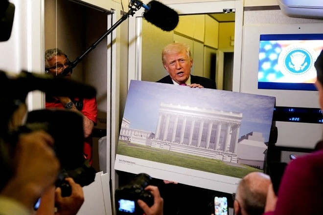 Thẩm phán Mỹ yêu cầu ông Trump ngừng xây phòng khiêu vũ ở Nhà Trắng