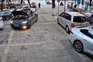 Thợ sửa xe 'não cá vàng' liên tục mắc lỗi khiến 2 chiếc ô tô gặp nạn tại gara