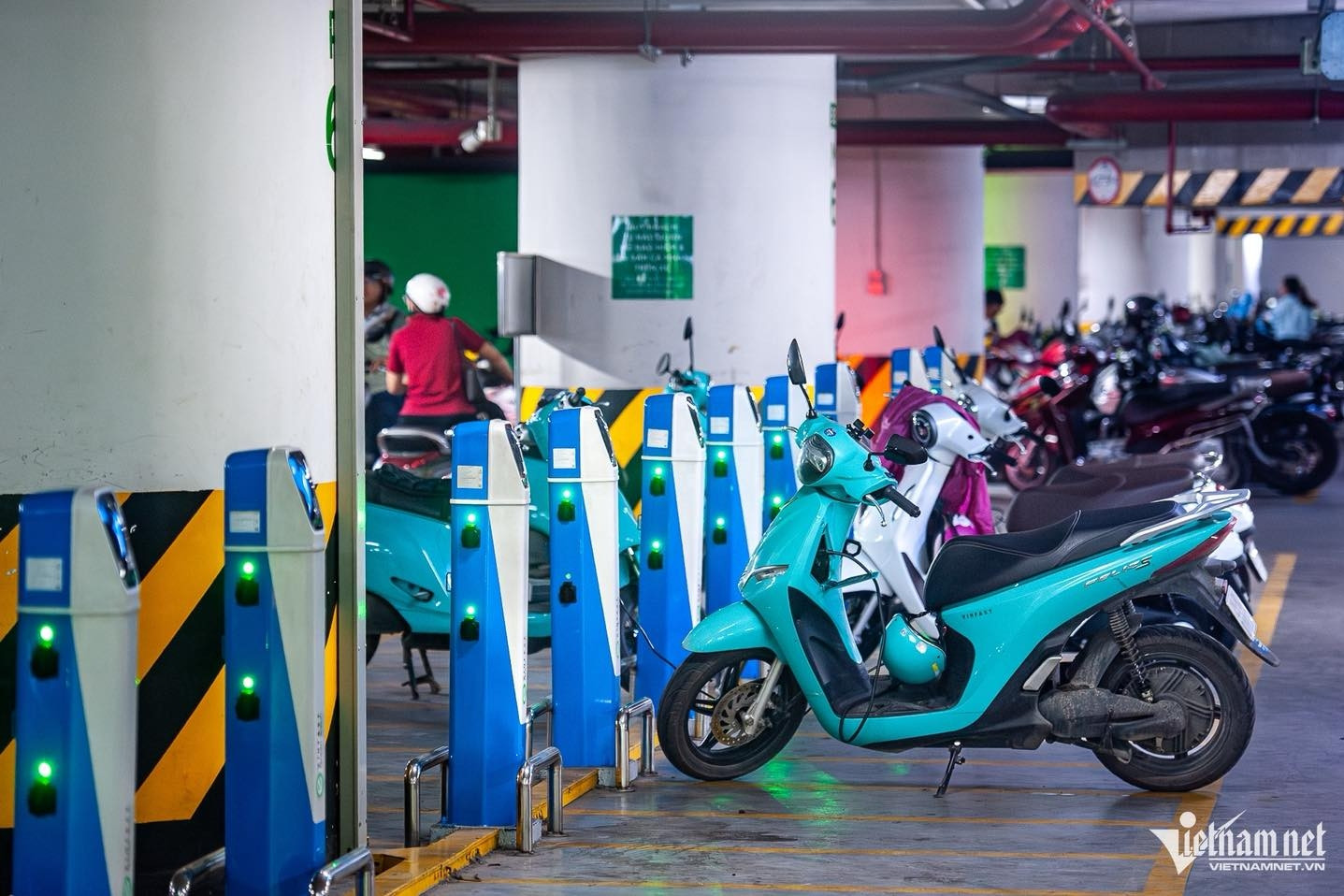 Thủ tướng yêu cầu phát triển trạm sạc, đổi pin xe điện tại chung cư