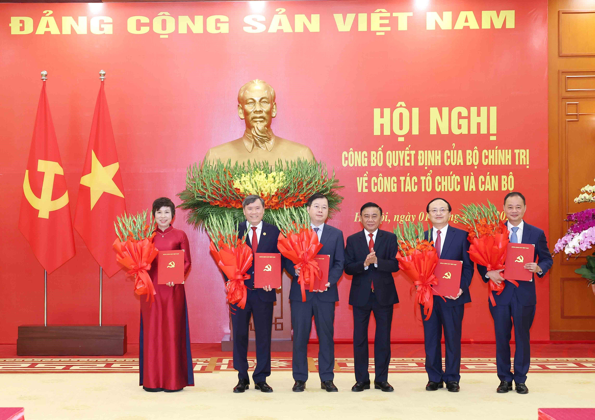vna_potal_hoi_nghi_cong_bo_quyet_dinh_cua_bo_chinh_tri_ve_cong_tac_to_chuc_va_can_bo_8675050.jpg