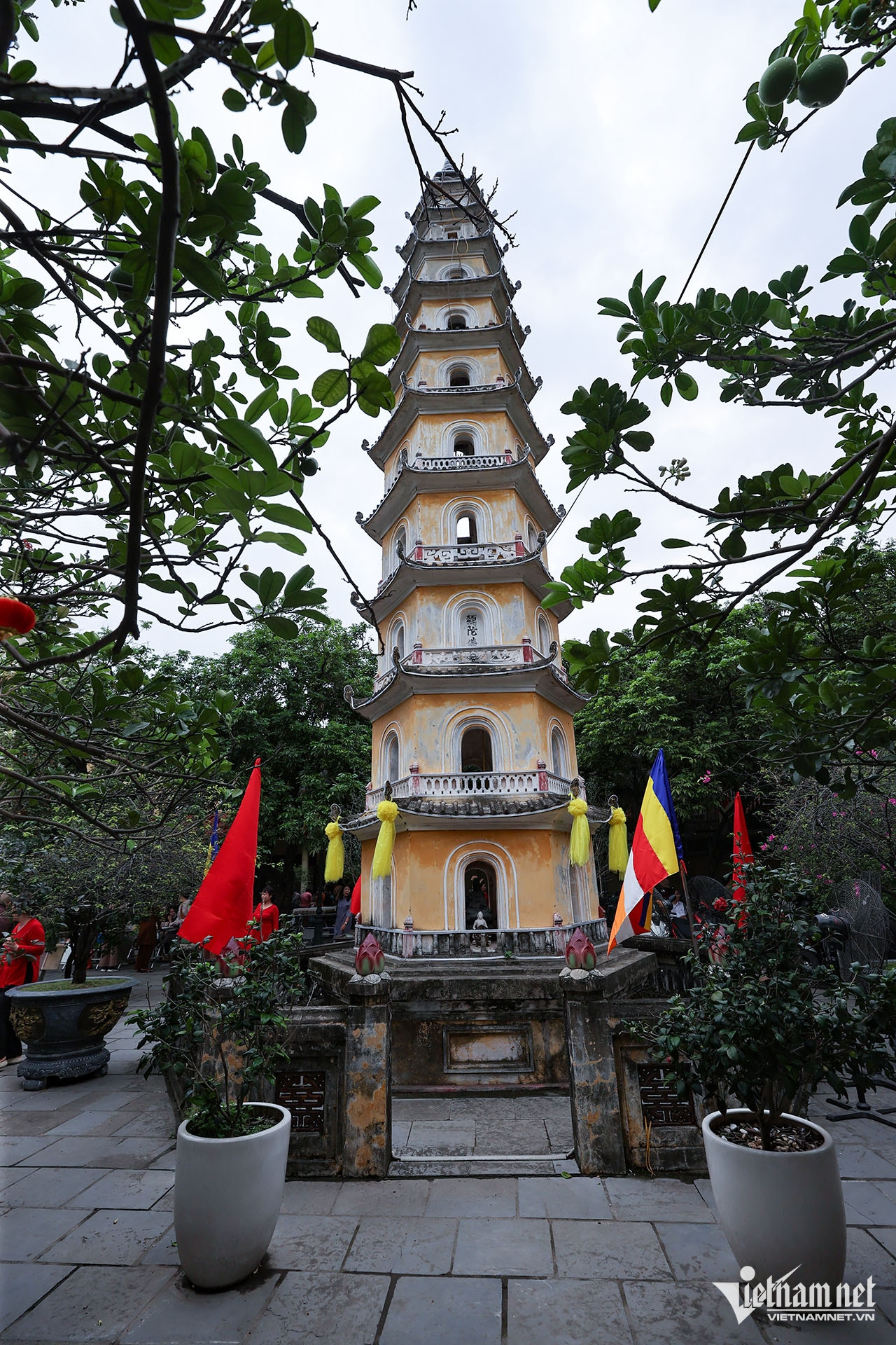 W-Chua Lien Phai Thap co.jpg