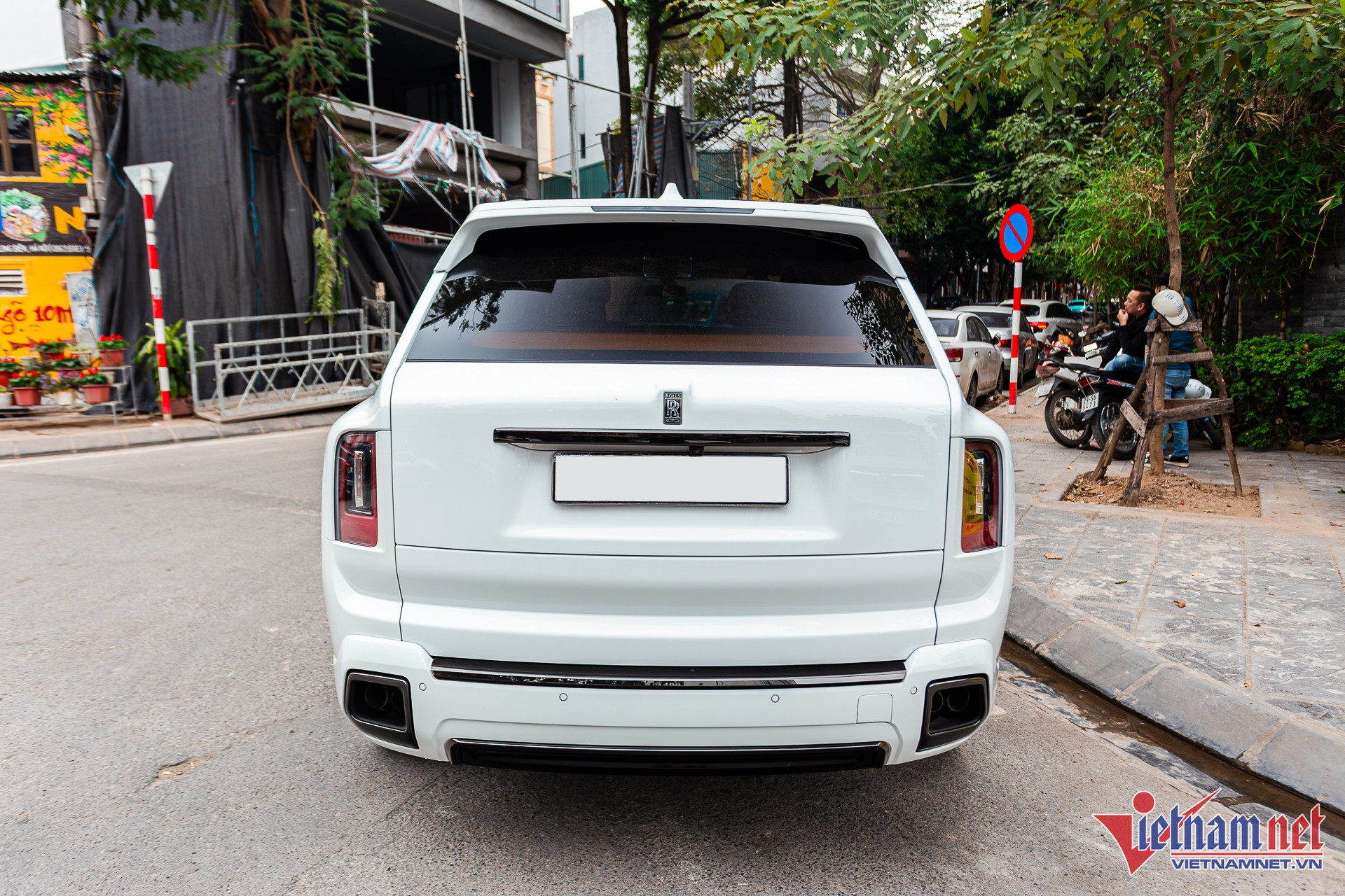 W-cullinan black badge 10.JPG.jpg