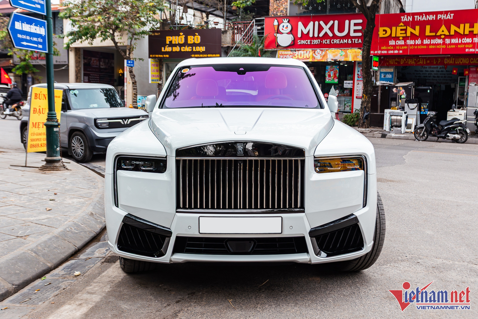 W-cullinan black badge 4.JPG.jpg
