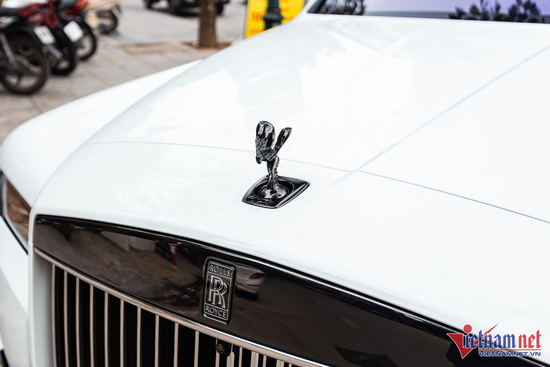 W-cullinan black badge 5.JPG.jpg