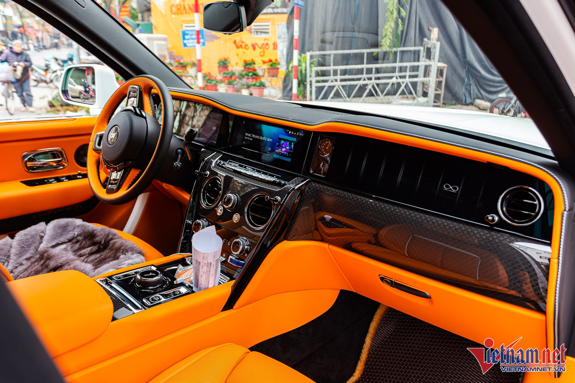 W-cullinan black badge 8.JPG.jpg