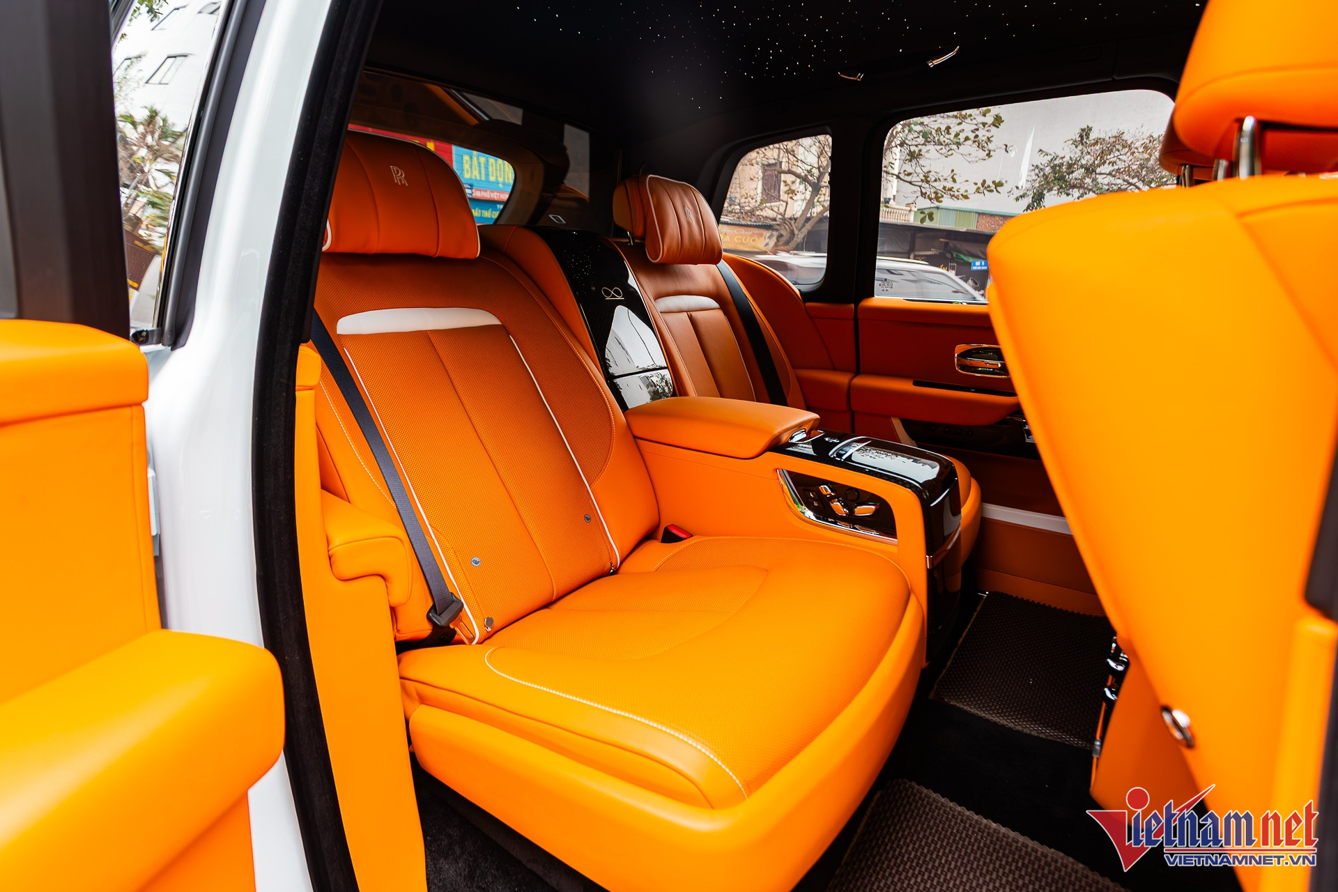 W-cullinan black badge 9.JPG.jpg