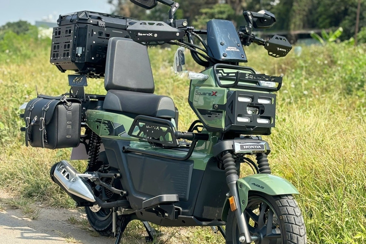 Xe tay ga Honda Square X125 thiết kế dị kiểu hộp vuông, giá đắt gần 100 triệu