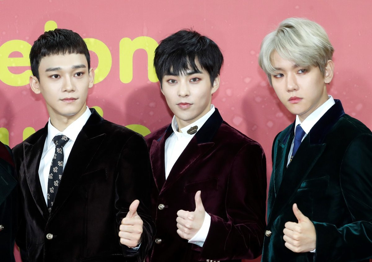 Several artists go on the run following accusations of 500 billion dong fraud against an entertainment mogul.