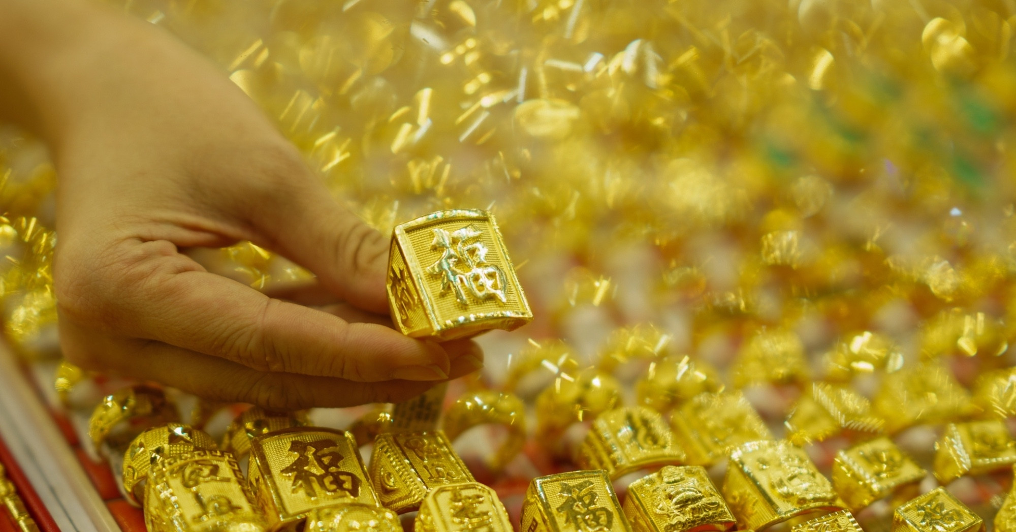 Giá vàng hôm nay 11/4/2026: Chưa rõ xu hướng, vàng gặp lực cản