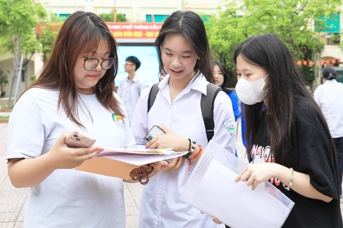 Bản tin sáng 10/4: Hôm nay học sinh Hà Nội bắt đầu đăng ký thi lớp 10