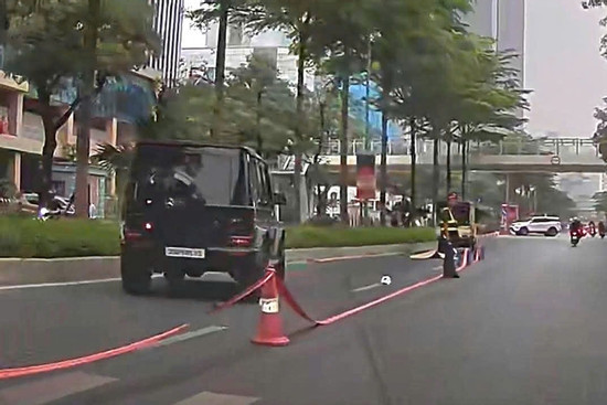 Bản tin trưa 10/4: Người đi bộ tử vong sau va chạm với ô tô Mercedes G63