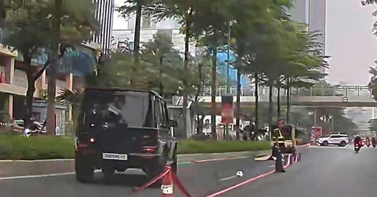 Tai nạn thương tâm: Người đi bộ tử vong sau va chạm với xe Mercedes G63