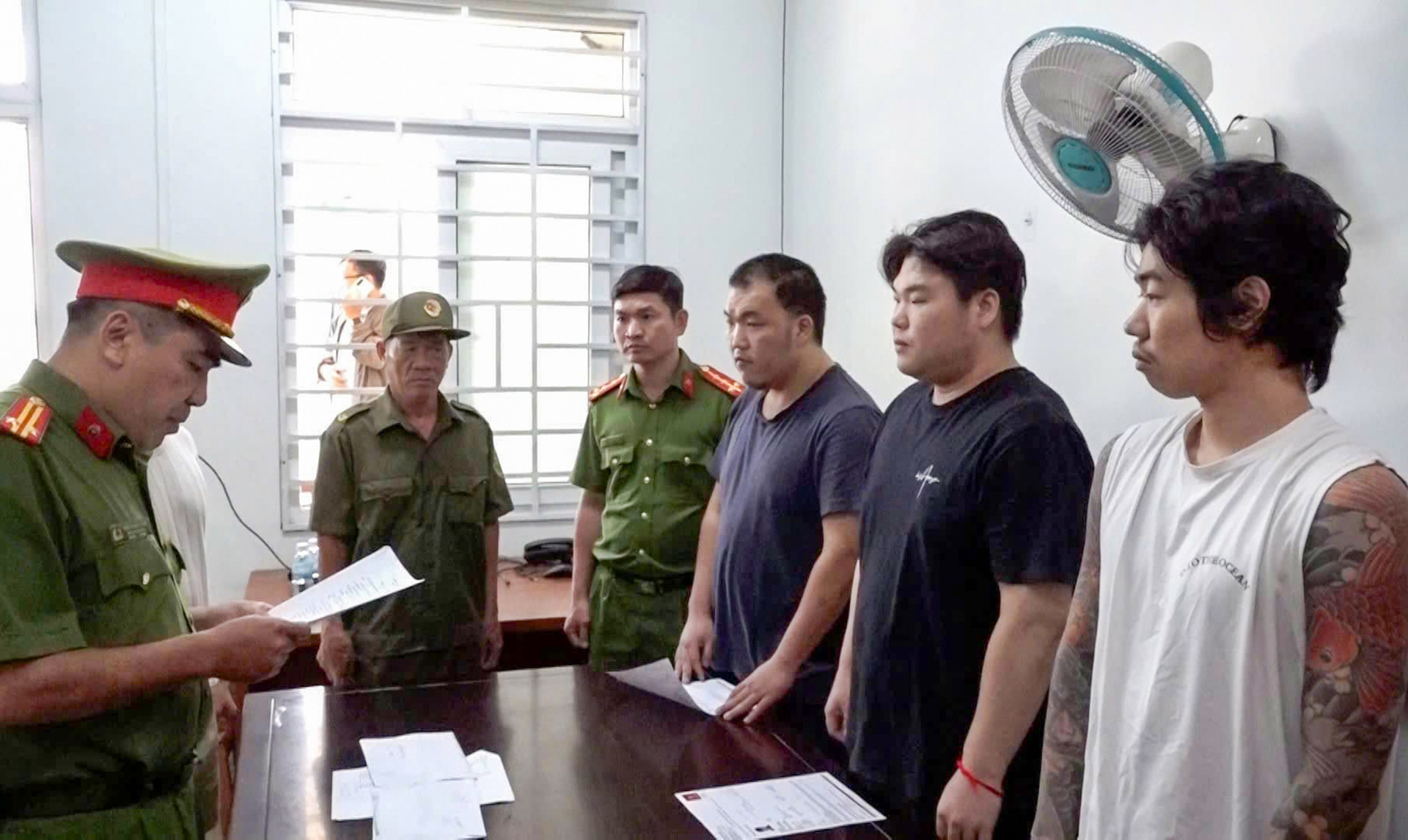 ba nghi can tron truy na.jpg