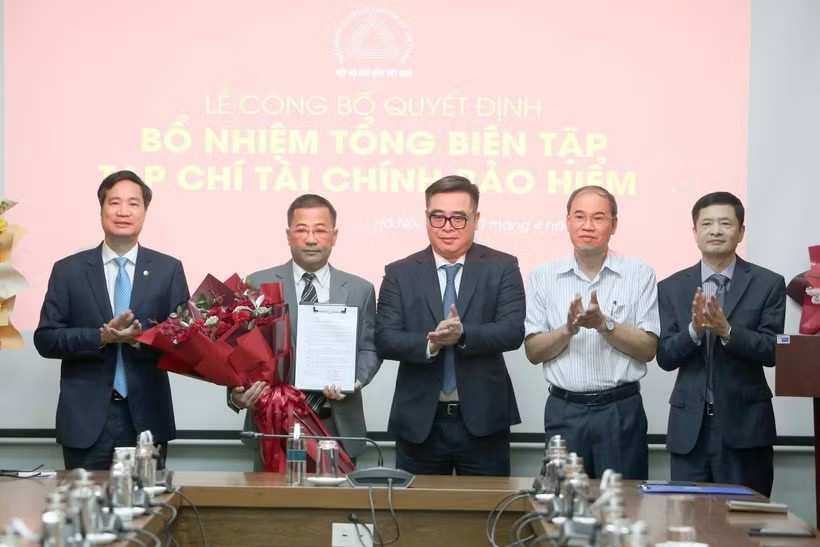  Bổ nhiệm nhà báo Nguyễn Phong Cầm làm Tổng biên tập Tạp chí Tài chính Bảo hiểm 