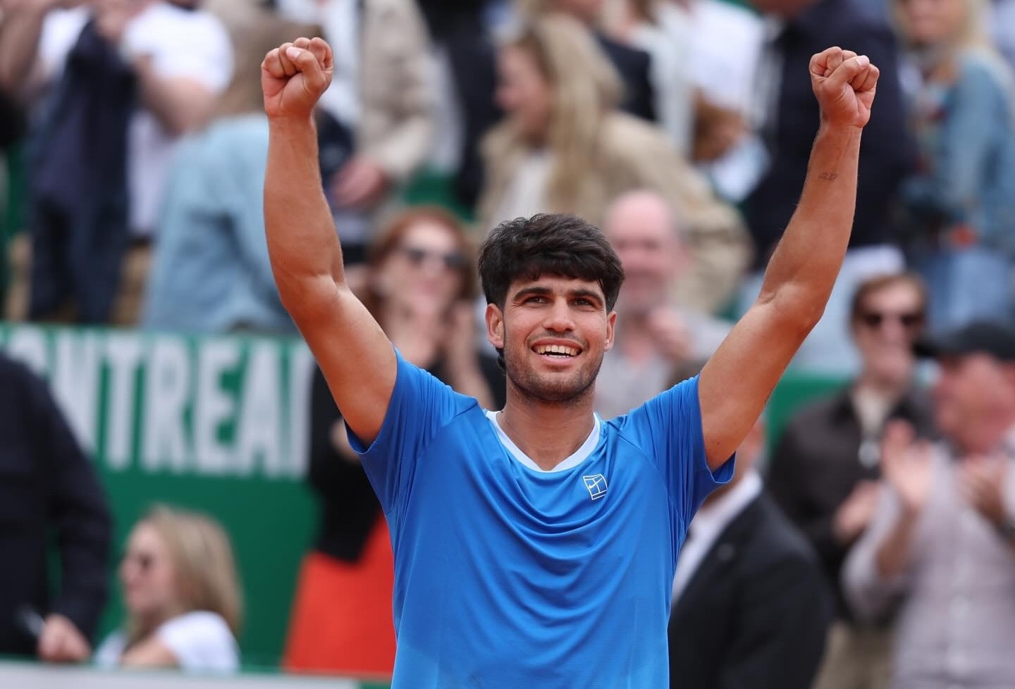 Carlos Alcaraz dạo chơi lấy vé bán kết Monte Carlo