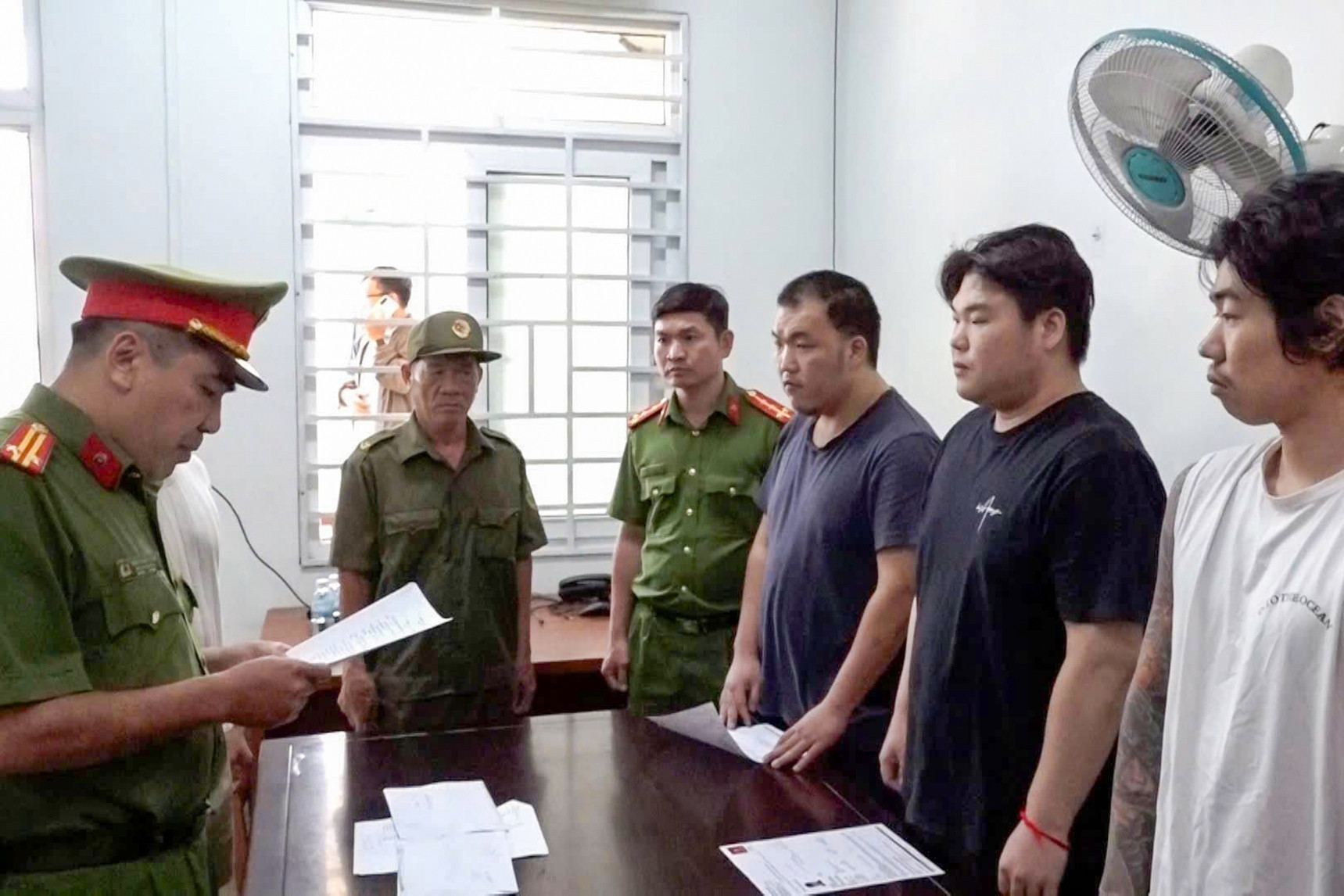  Công an Khánh Hòa bắt giữ 3 người Hàn Quốc đang bị truy nã đỏ 