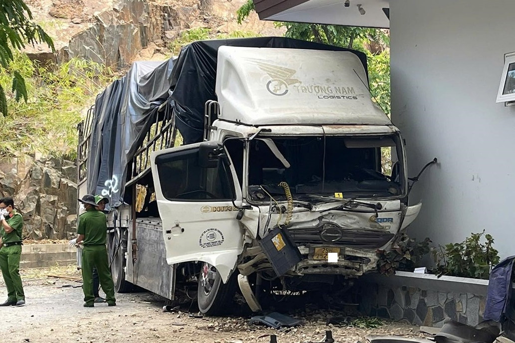  Lâm Đồng: Khởi tố vụ xe tải lao xuống triền núi, 3 người tử vong 