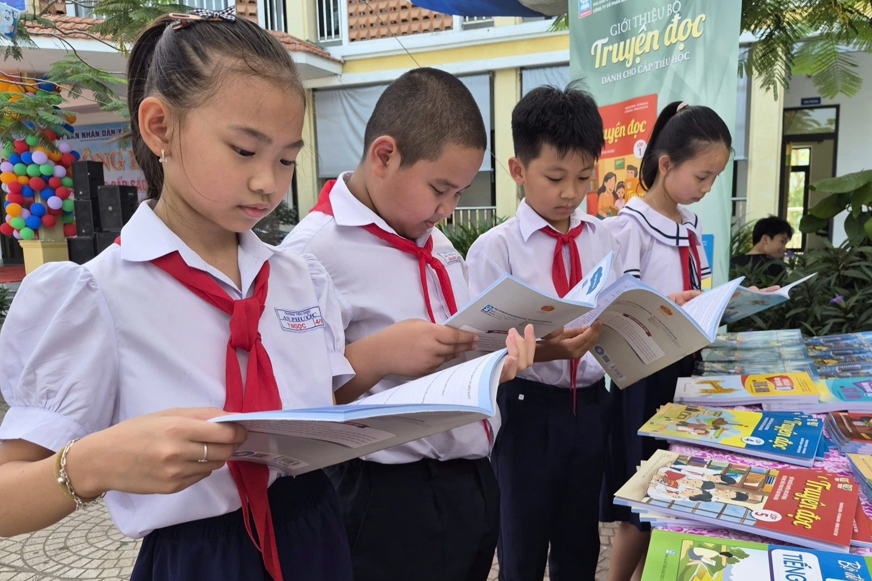 Địa phương đầu tiên miễn phí sách giáo khoa, giảm áp lực chi phí cho phụ huynh