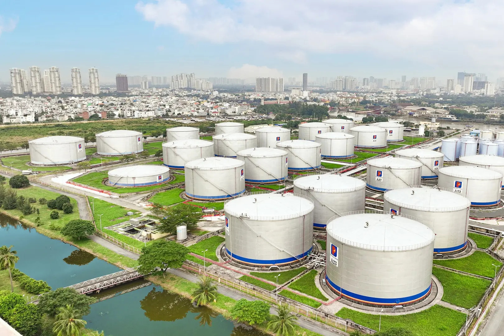 Xây kho dự trữ xăng dầu ra sao để hóa giải tình huống căng thẳng?