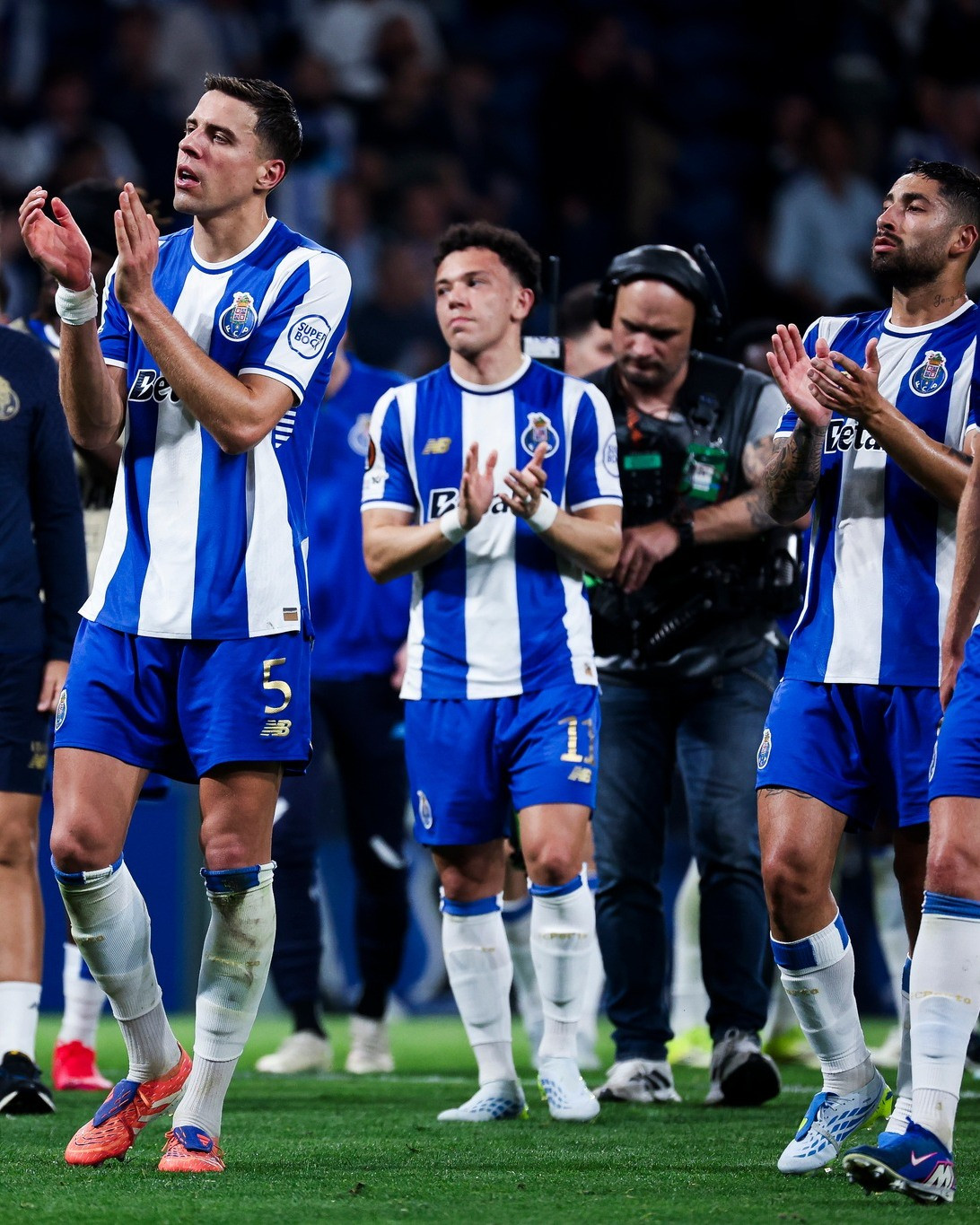 https://static-images.vnncdn.net/vps_images_publish/000001/000003/2026/4/10/fc-porto-128.jpg