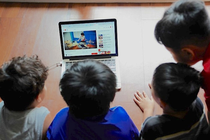  Giáo viên giao bài qua nhóm Facebook, Zalo, cấm trẻ dùng mạng xã hội kiểu gì? 