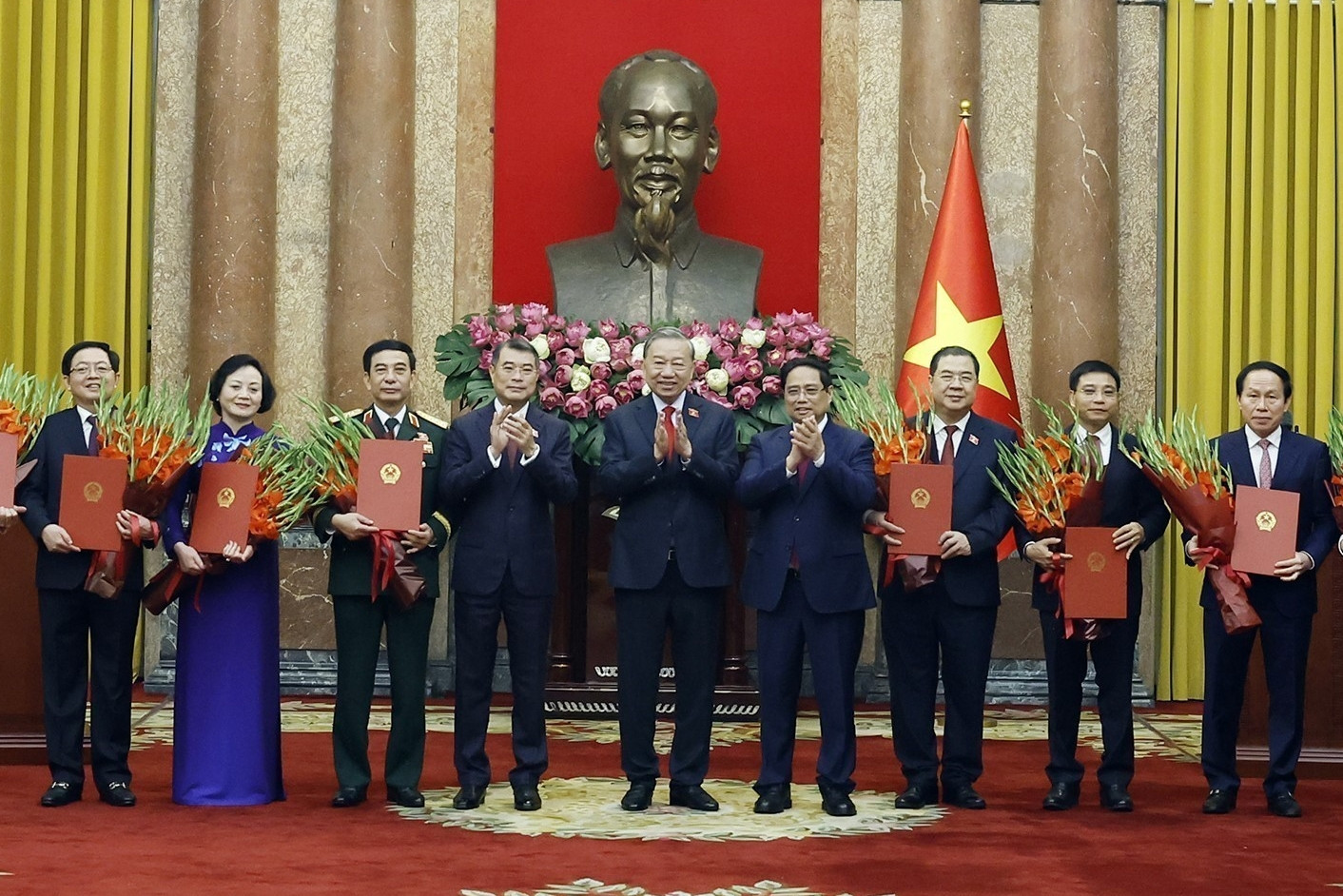 Giới thiệu chữ ký của Thủ tướng Lê Minh Hưng và các Phó Thủ tướng