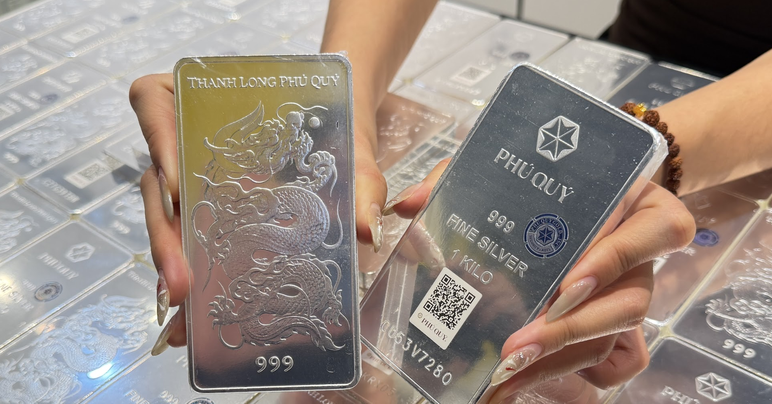 Giá bạc hôm nay 11/4/2026 giằng co, bạc thỏi đắt hơn thế giới 14 triệu đồng/kg