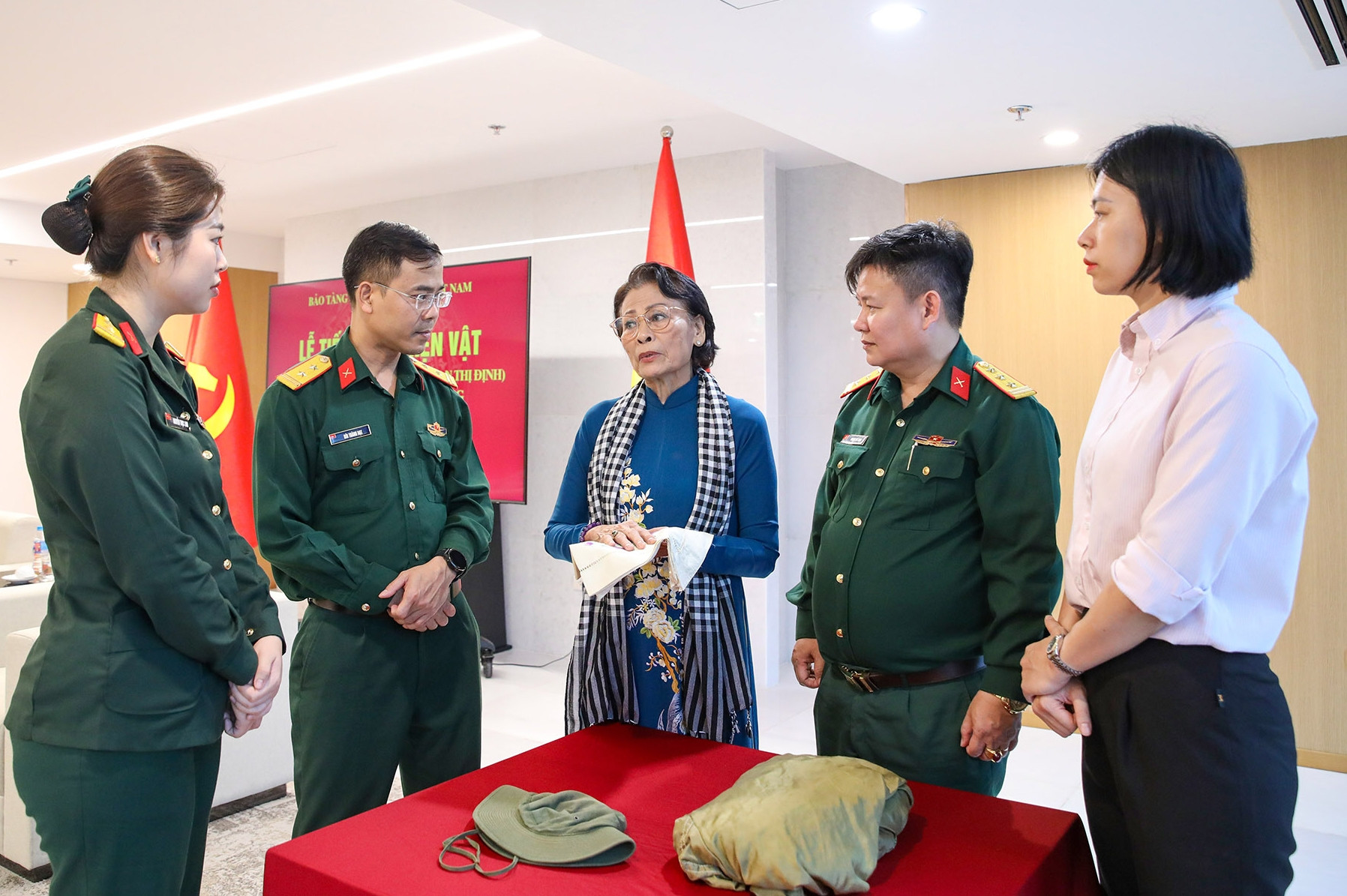 Kỷ vật từ 'địa ngục trần gian' và sứ mệnh trao truyền của tuổi trẻ